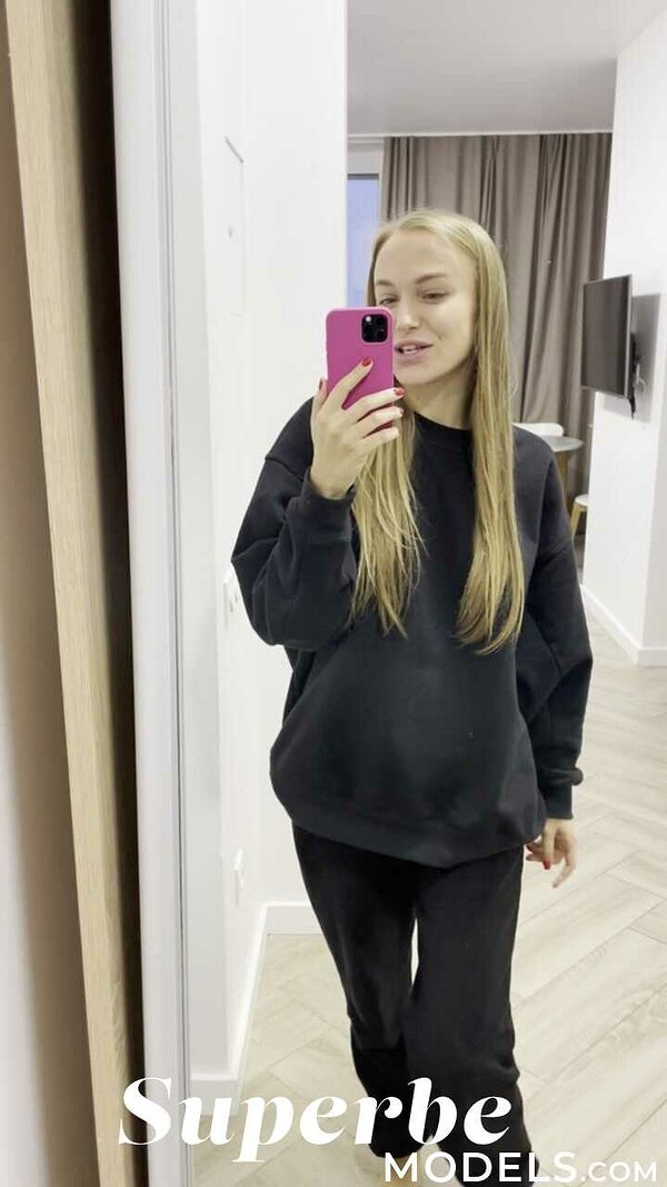 Дана, 19
